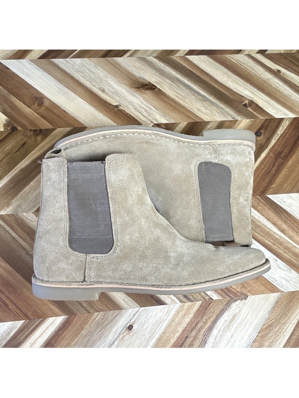 Crevo Men's Suede Chelsea Boots in Light Beige
